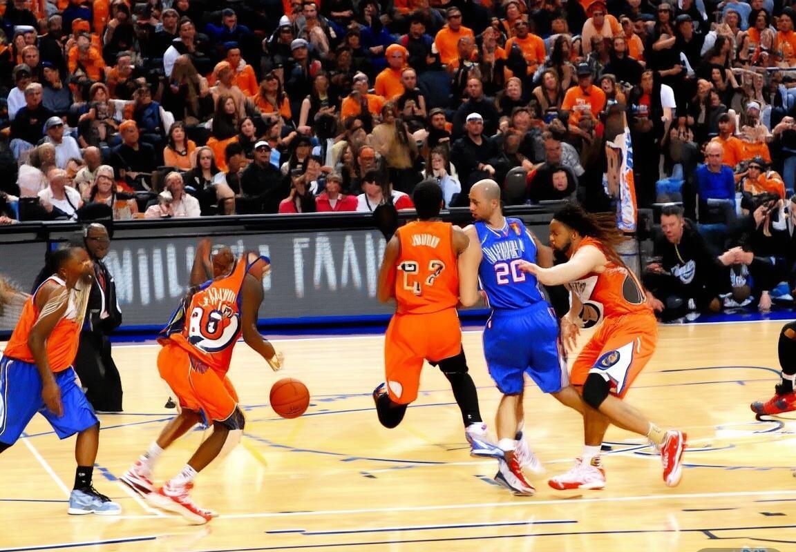 19号篮球盛宴：勇士快船巅峰对决，球星对决激战！(图3)